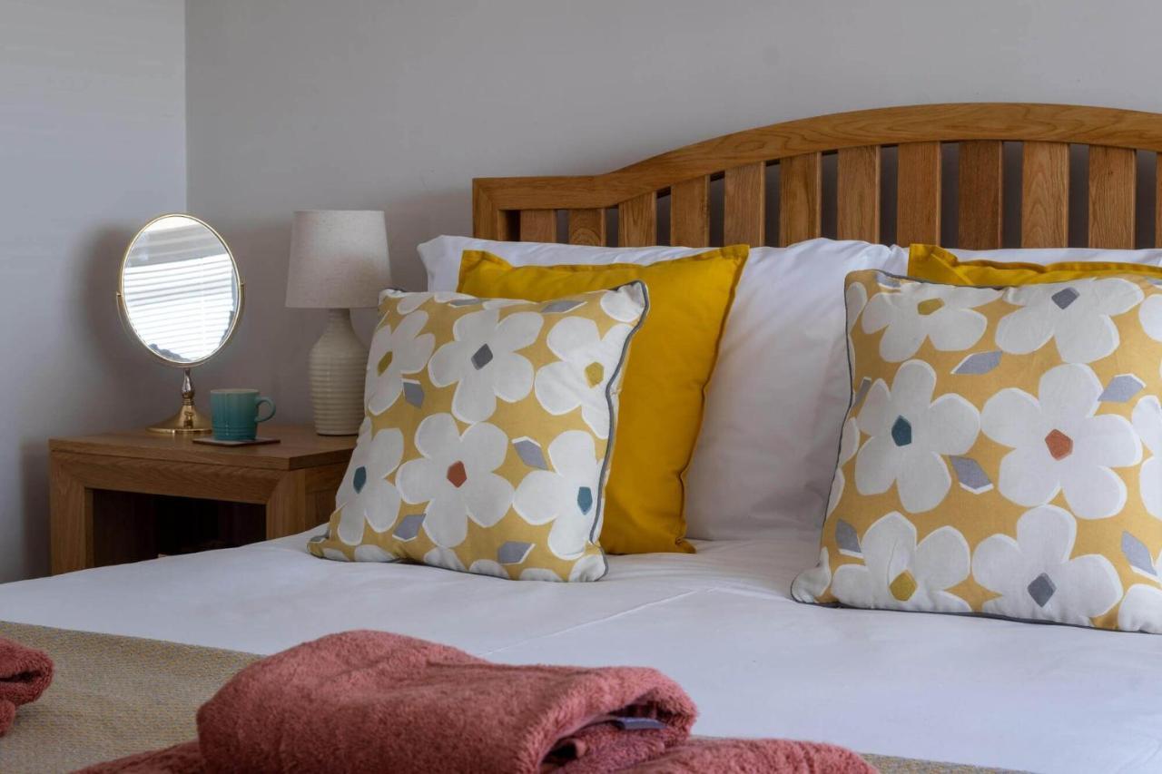 Needles Point Villa Milford on Sea Bagian luar foto