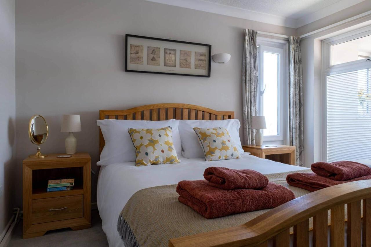 Needles Point Villa Milford on Sea Bagian luar foto