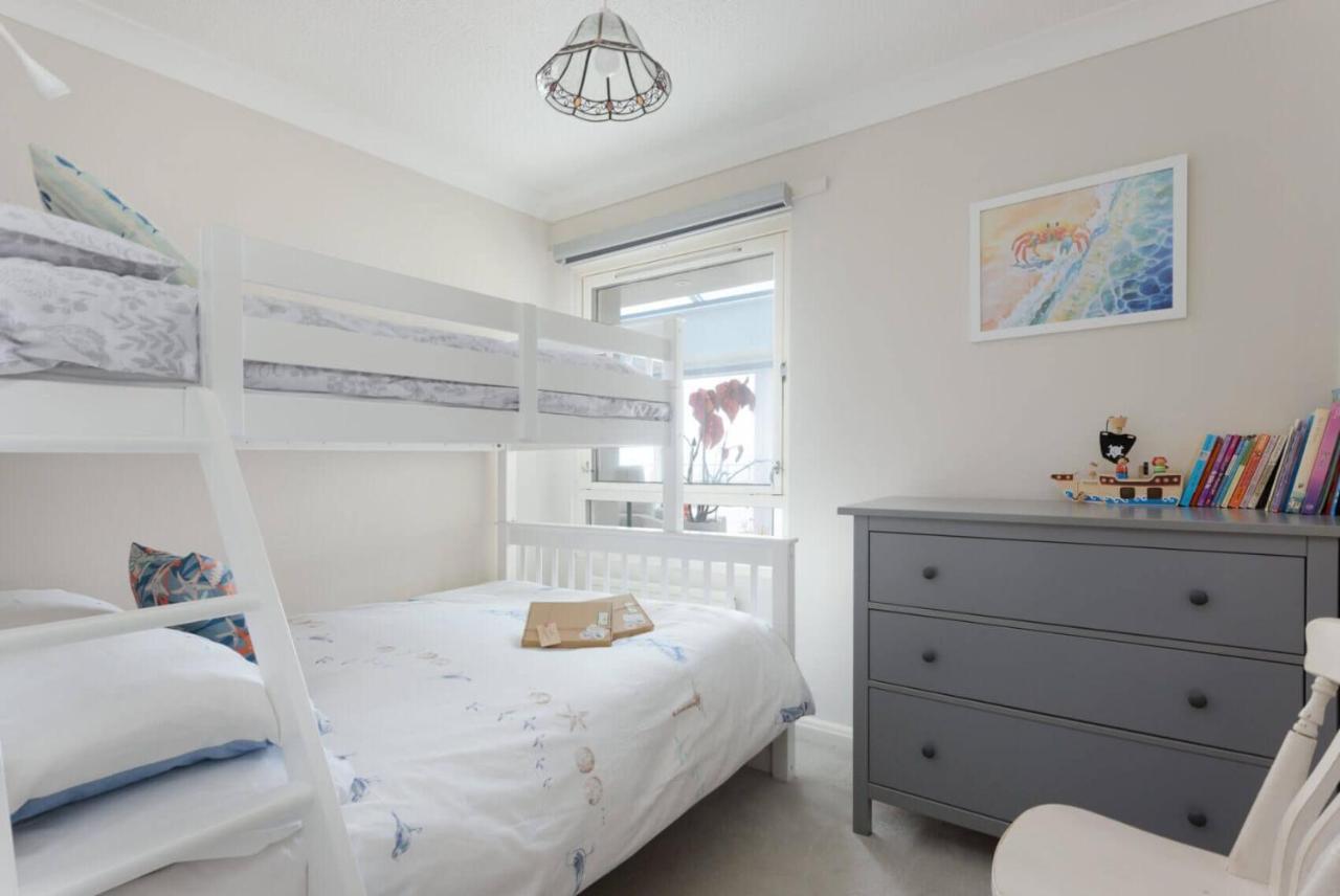 Needles Point Villa Milford on Sea Bagian luar foto